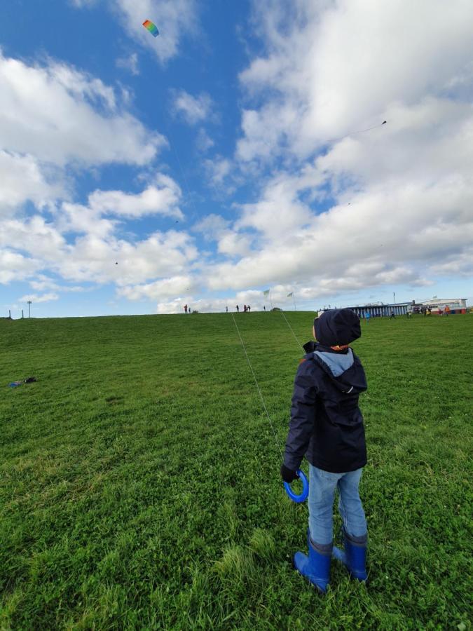Ferienhaus An Der Nordsee - Familienfreundlich, Gut Ausgestattet & Viel Platz Butjadingen Esterno foto